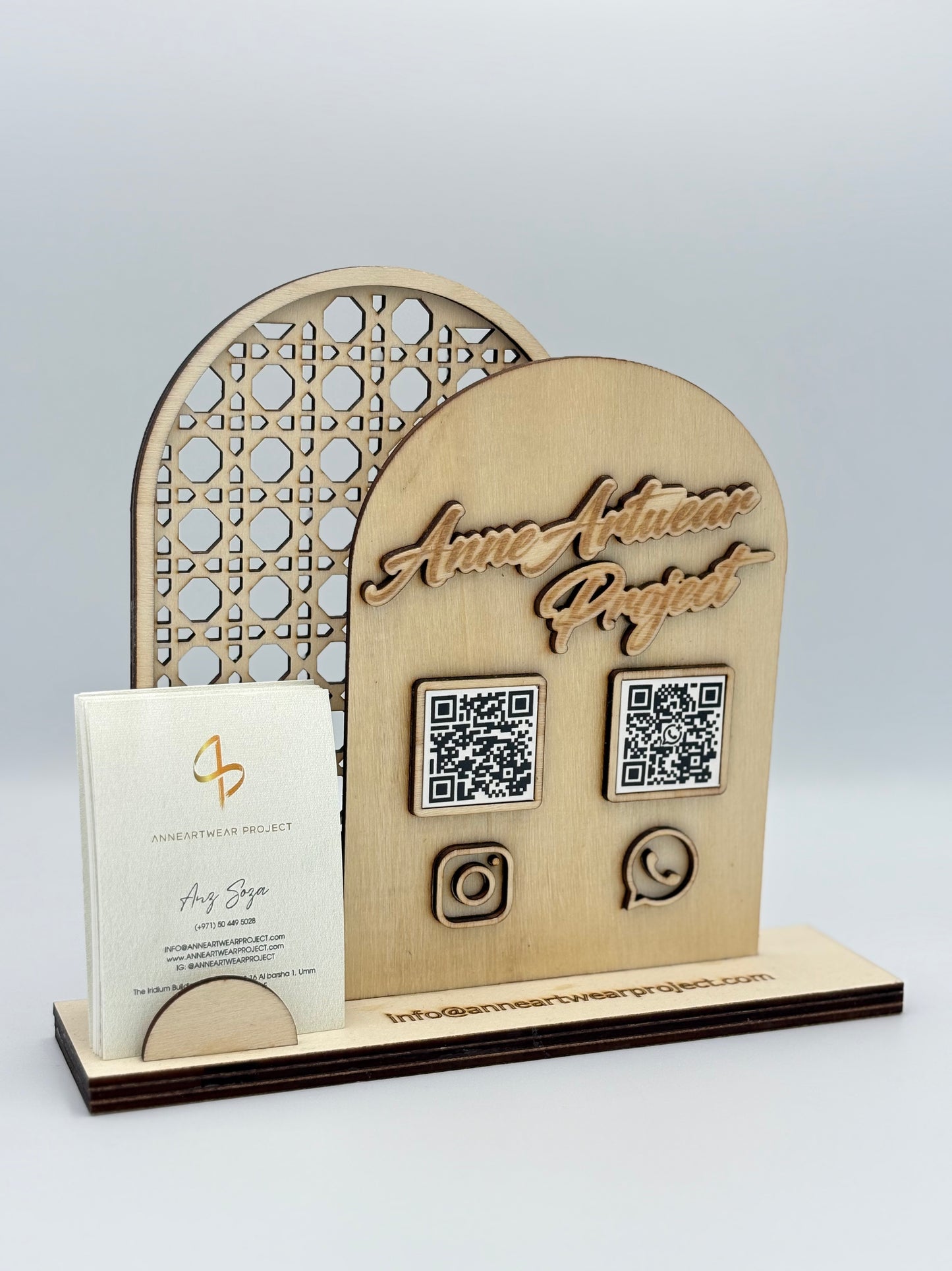 Business Payment / Social Media Stand